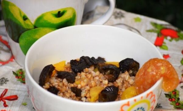 Bouillie de sarrasin aux fruits secs