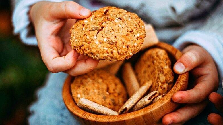 La journée aux céréales diététiques aux six pétales séduira les amateurs de biscuits à l'avoine
